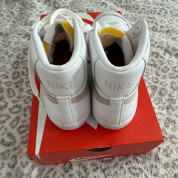 Nike Blazer Mid ‘77 Pink Oxford - Picture 3 of 6